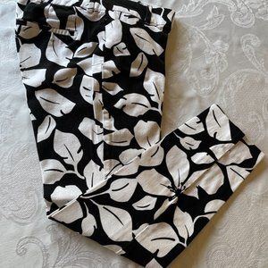 OLD NAVY Diva Bold Black and White Foral Print Cotton Pants, Size 6